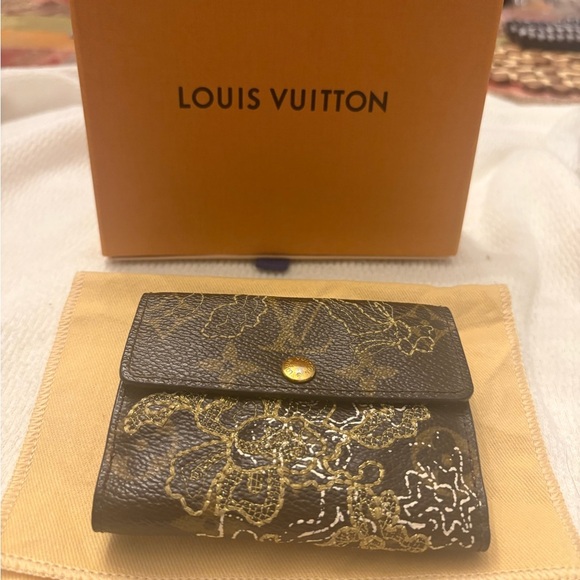 Louis Vuitton Limited Edition Gold Monogram Dentelle Ludlow Wallet - Authentic - Picture 1 of 15